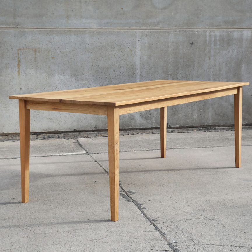 Dieter — Tisch aus Massivholz