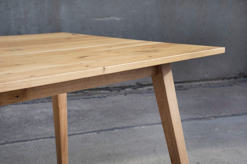 Jo — Tisch aus Massivholz – Bild 2