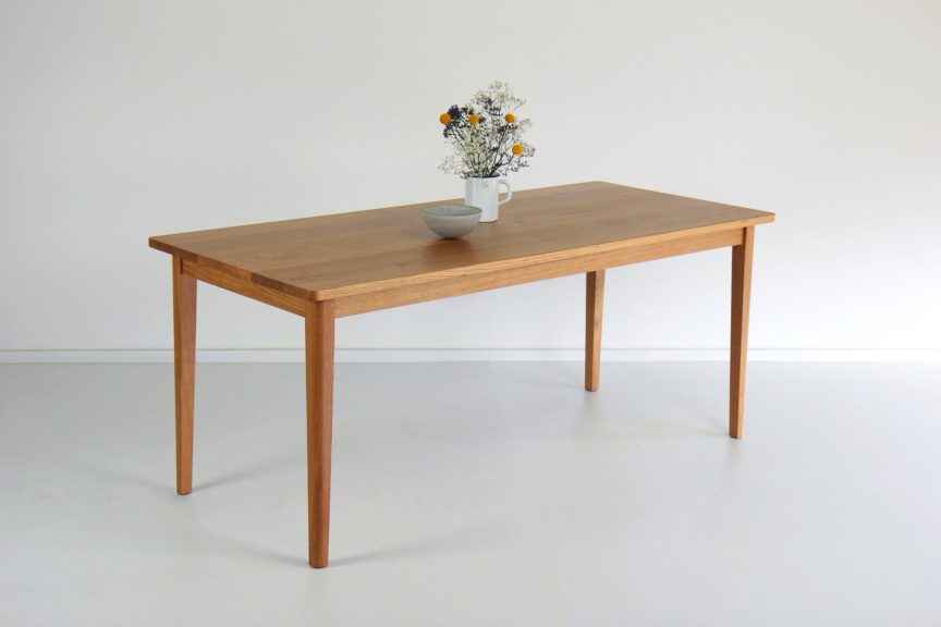 Piet — Tisch aus Massivholz – Bild 2